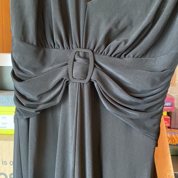 Sleeveless black ruched dress - Picture 5 of 6